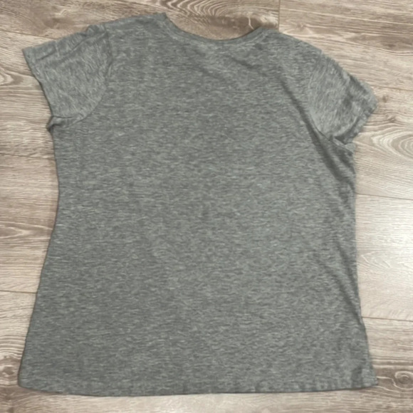 🌸 Old Navy Perfect Fit Short Sleeve Top Floral Rhinestone Gray XL - Picture 10 of 10